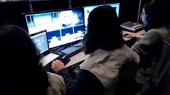 Producción técnica de Santel durante la transmisión en vivo del evento One Ecosystem en Corferias Ágora Bogotá